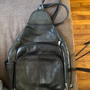Franklin Covey Nappa Leather  Black Crossbody Bag /backpack w/ Adjustable Straps